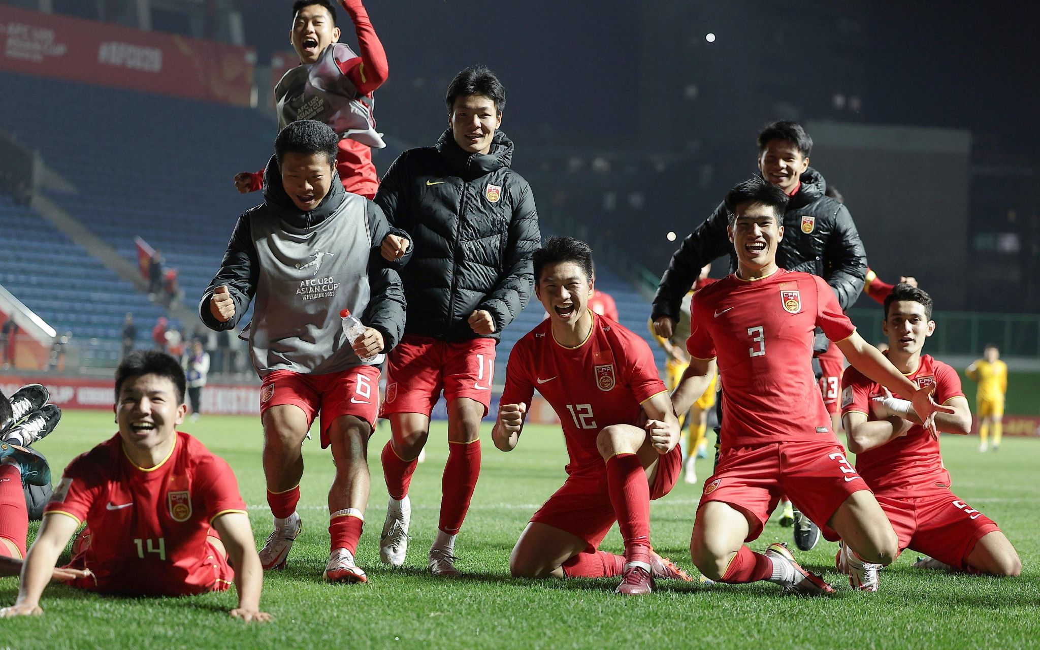 欧联-布莱顿1-0十人雅典AEK 佩德罗造点+点射制胜北京时间12月1日01:45，欧联小组赛第五轮布莱顿挑战雅典AEK的比赛，上半场弗格森低射造险，聚贝尔中柱，下半场若昂佩德罗造点+点射破门，加齐诺维奇直红，最终布莱顿客场1-0十人雅典AEK。